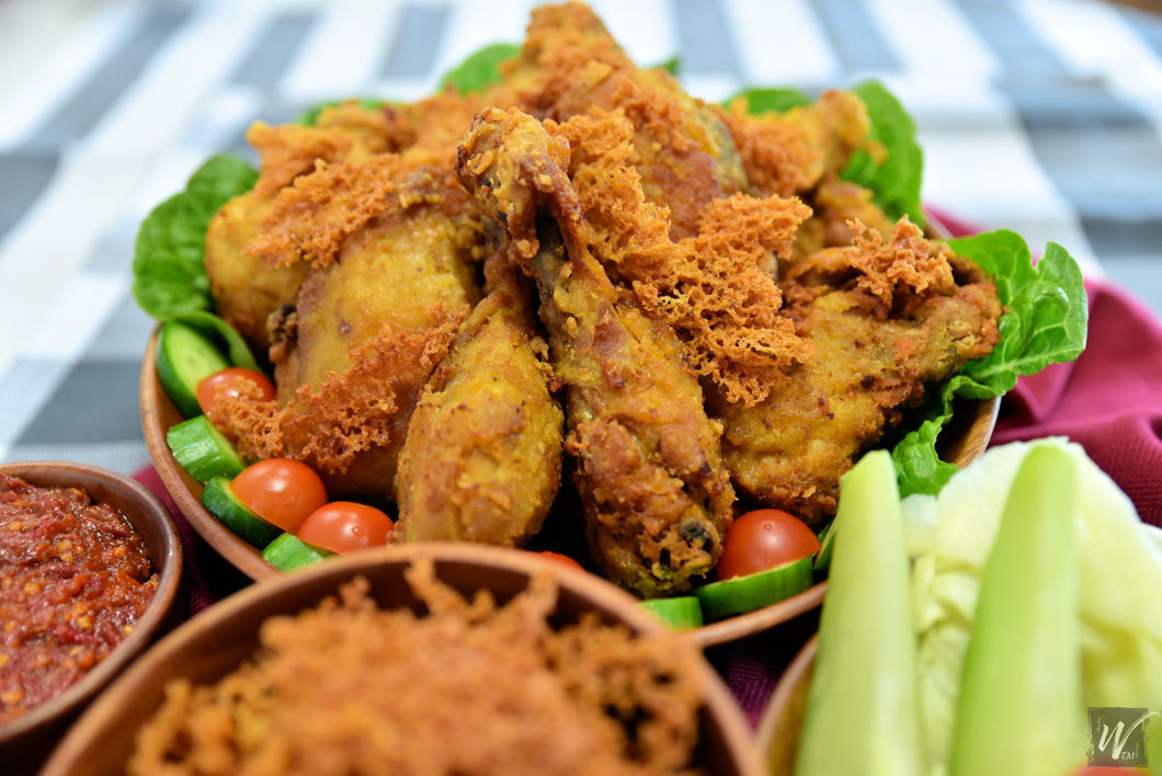 Ayam Goreng Kremes (Fried Chicken with Crispy Flakes)