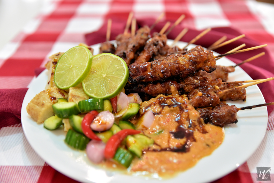 Sate Ayam (Chicken Satay with Peanut Sauce)