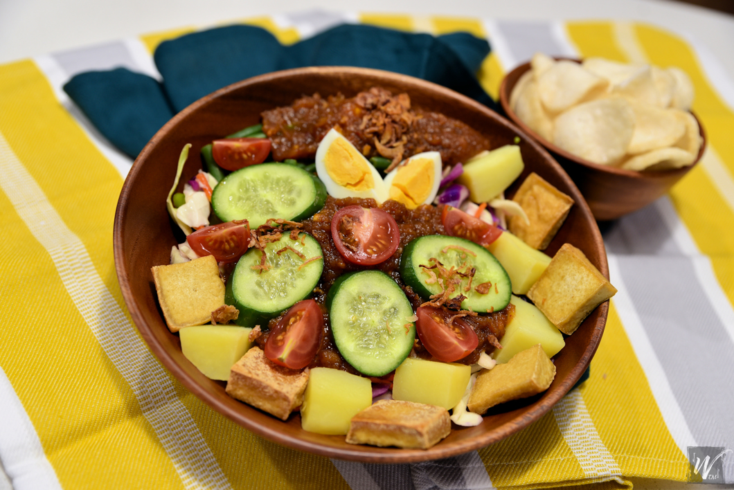 Gado Gado (Medley Salad with Peanut Sauce)