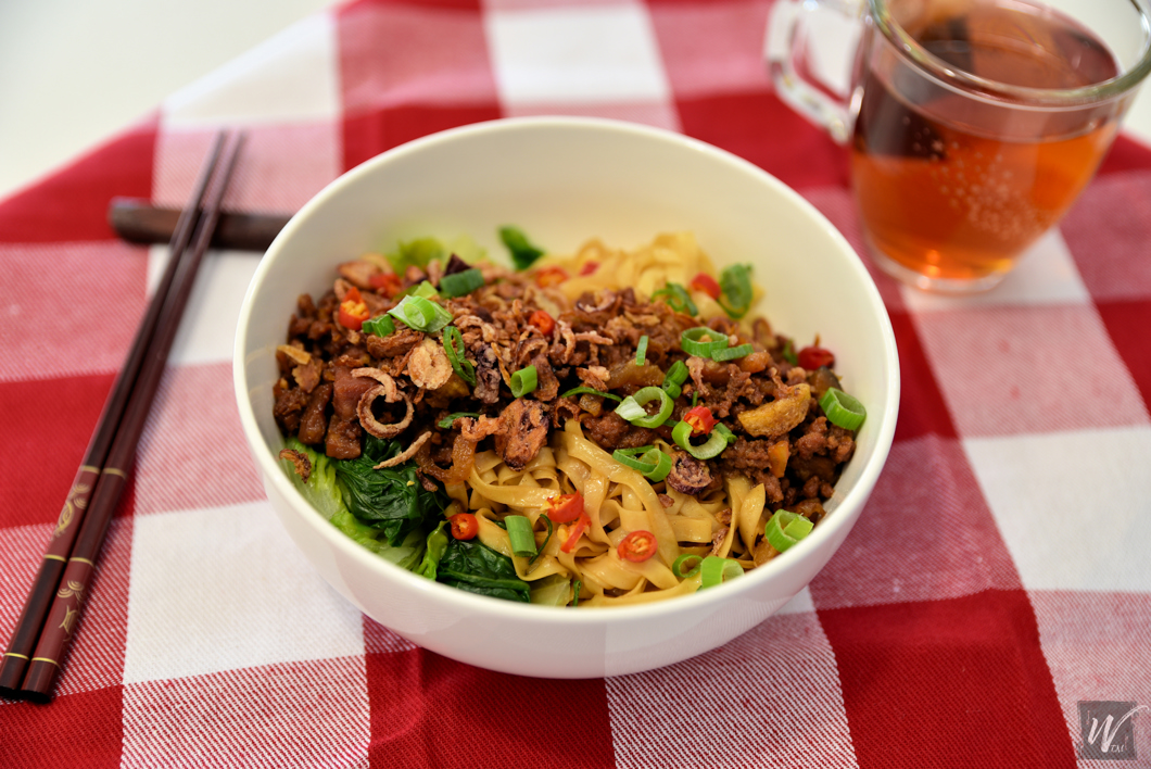 Pan Mian (Dry Wide Noodle with Minced Pork on Top)